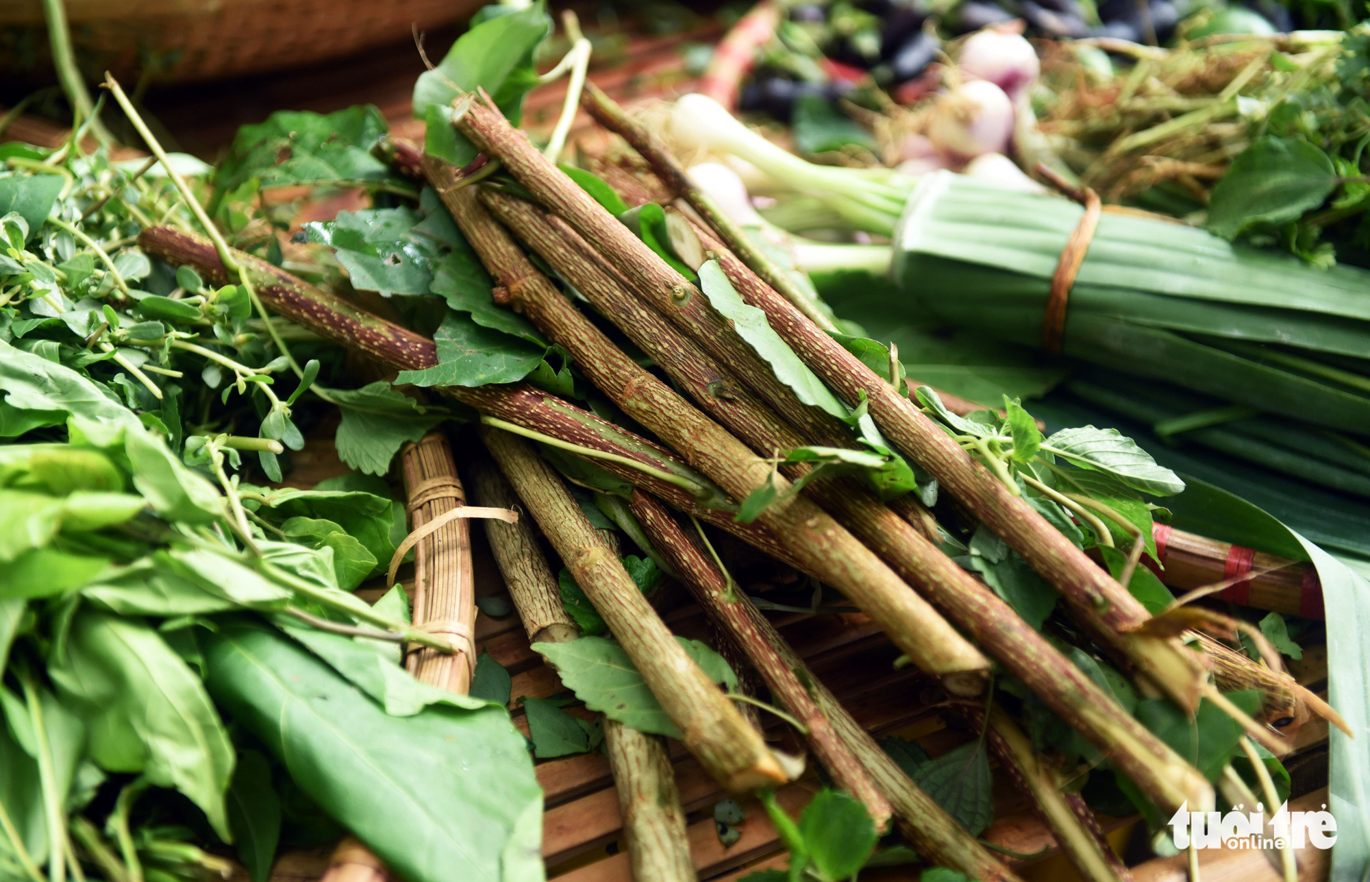A stack of creek premna, a kind of plant commonly boiled for drinks in Vietnam, is seen at a ‘countryside market’ at No. 7 Nguyen Thi Minh Khai Street, District 1, Ho Chi Minh City, Vietnam, May 24, 2020. Photo: Duyen Phan / Tuoi Tre