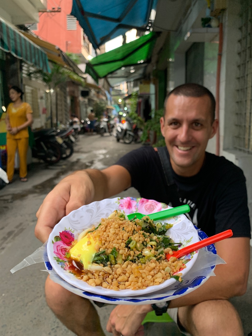 In this photo provided to Tuoi Tre News, Thomas Southam is showcasing his dish of 'banh trang cham bo' (rice paper dipped in butter sauce) at a stall in Ho Chi Minh City.