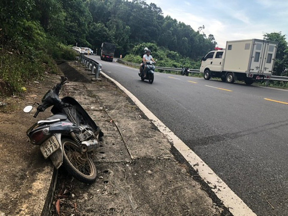 A scooter is left behind at the foot of the Hai Van Pass in central Vietnam by a young man suspected to be Trieu Quan Su, who escaped from a detention facility in Quang Ngai Province for the second time on June 3, 2020, in a photo supplied by the police on June 4, 2020.
