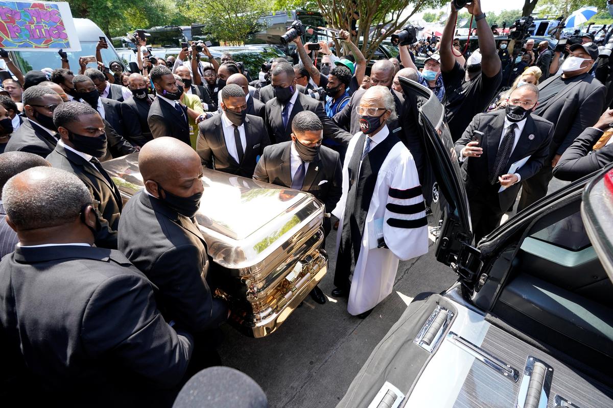 The Funeral home team pushes the casket of George Floyd into the hearse as the Rev. Al Sharpton (right) looks on after the funeral service for George Floyd at the Fountain of Praise church, in Houston, Texas, U.S., June 9, 2020. Photo: Reuters