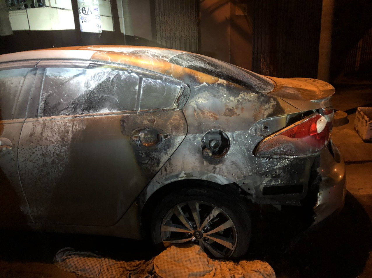 One of the burned out cars set alight by Nguyen Viet Hieu, 36, in Nha Trang City, Khanh Hoa Province, Vietnam, June 8, 2020. Photo: Ngoc Chi / Tuoi Tre