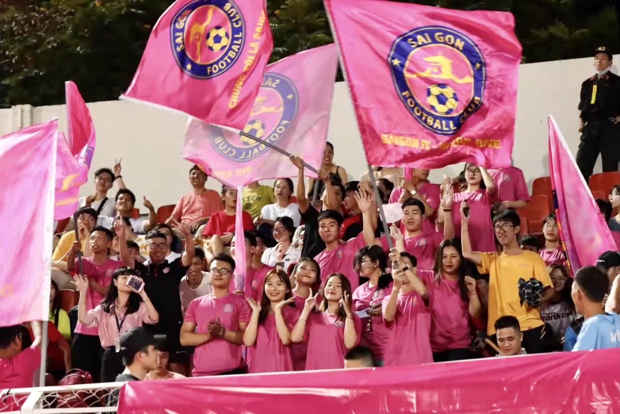 Supporters cheer for Saigon FC at the club’s game against Ho Chi Minh City FC at V.League 1’s fourth round in Ho Chi Minh City, June 12, 2020. Photo: Dang Hoang / Tuoi Tre Contributor
