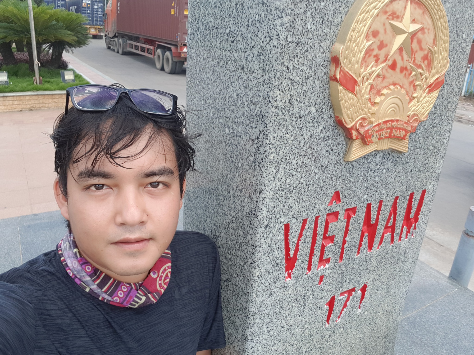 Vietnamese globetrotter Tran Dang Dang Khoa poses with a milestone at Moc Bai International Border Gate in Tay Ninh Province, Vietnam, June 1, 2017 in this photo posted to his verified Facebook account.