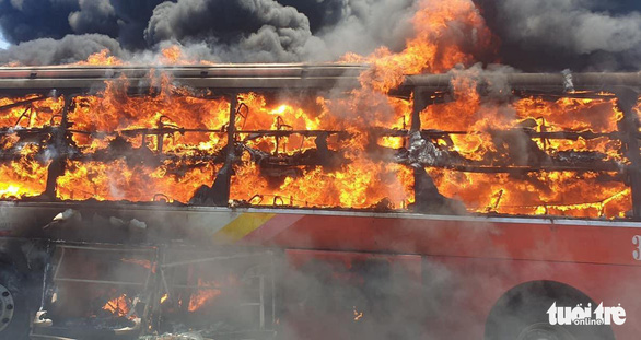 The body part of the sleeper bus on the Nguyet Vien Bridge in Thanh Hoa Province is on fire in this reader-submitted photo.