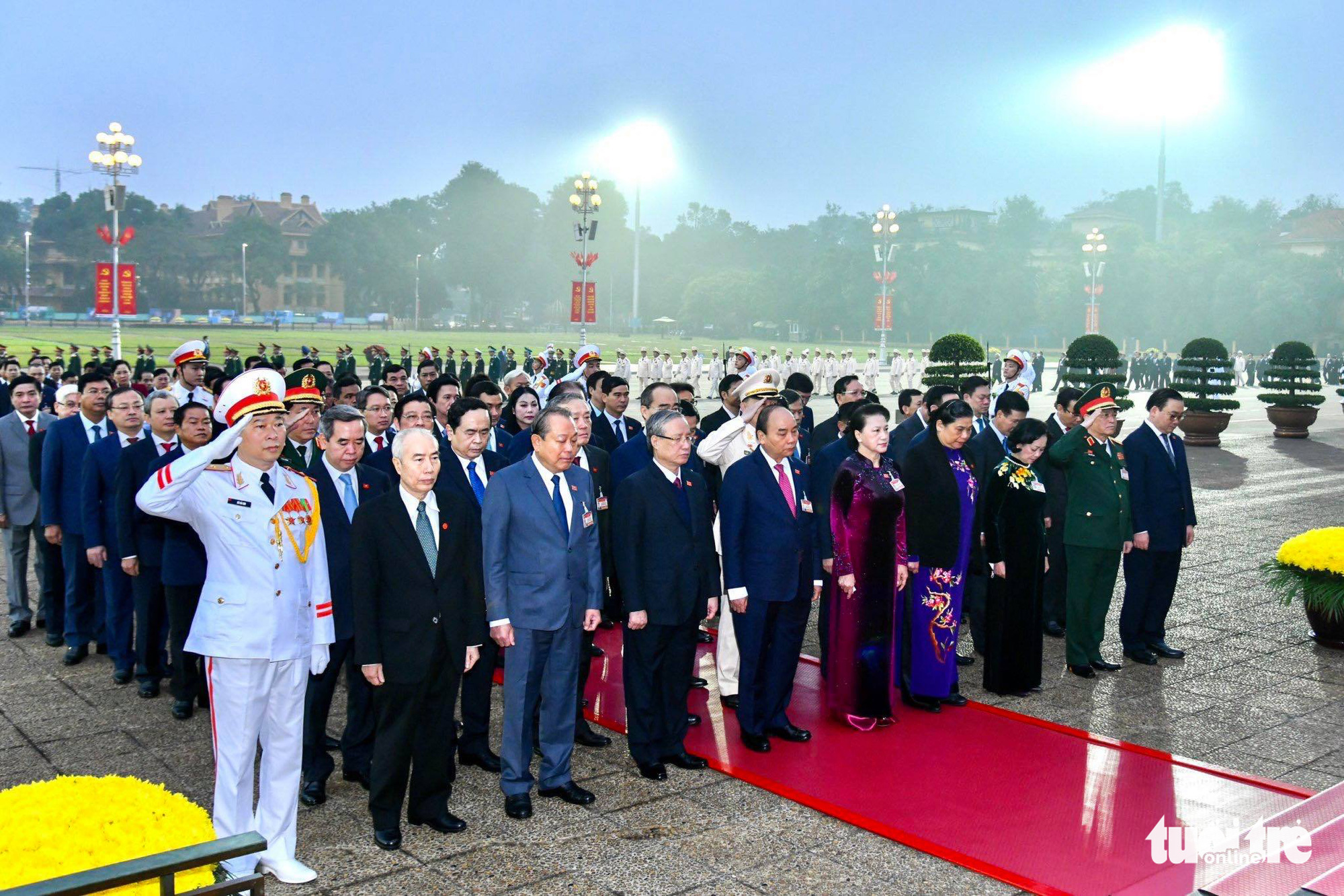 Vietnamese leaders pay tribute at the Ho Chi Minh Mausoleum in Hanoi, January 25, 2021. Photo: Quang Minh / Tuoi Tre