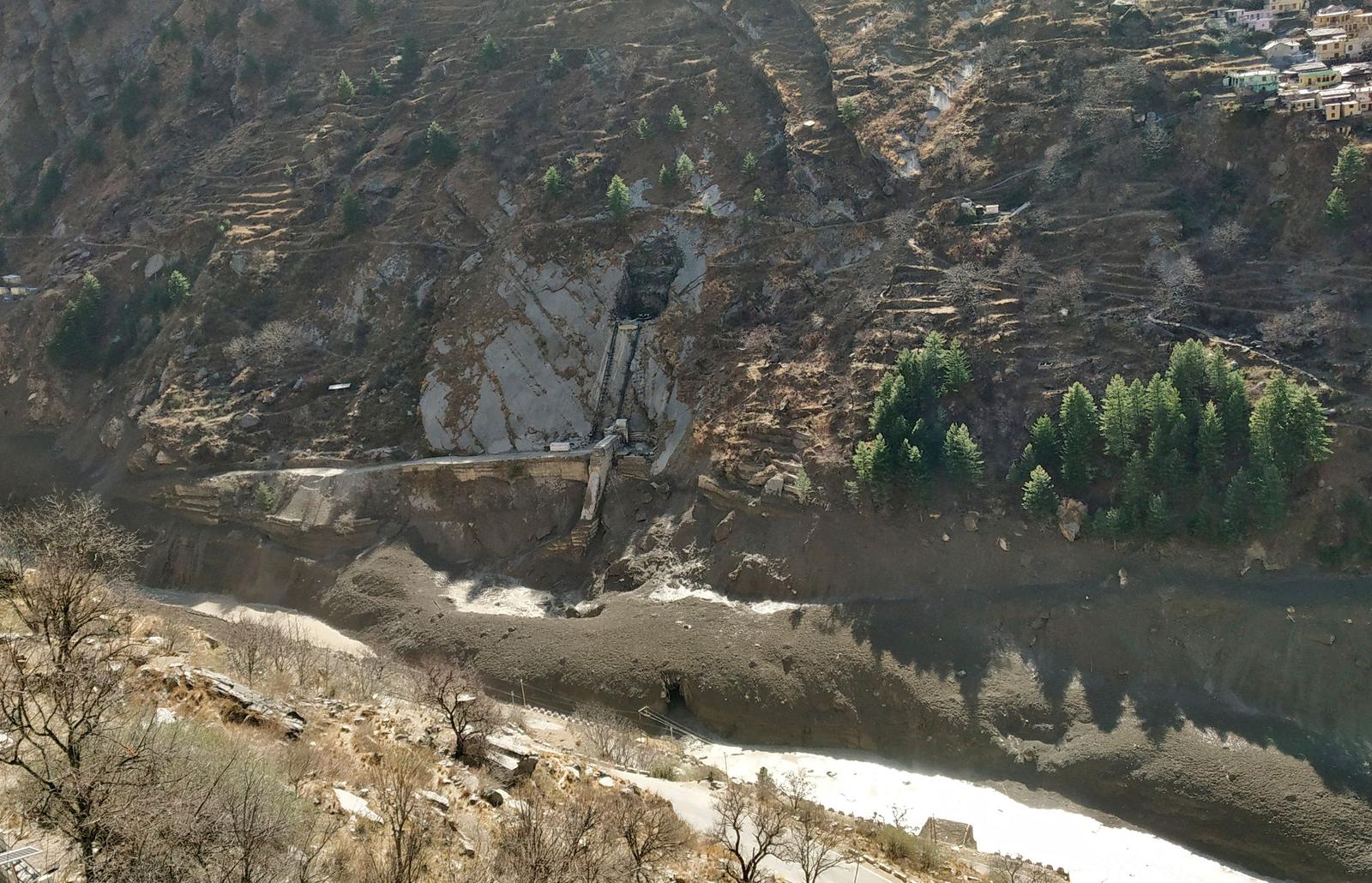 A view of damaged dam after a Himalayan glacier broke and crashed into the dam at Raini Chak Lata village in Chamoli district in the northern state of Uttarakhand, India, February 7, 2021. Photo: Reuters
