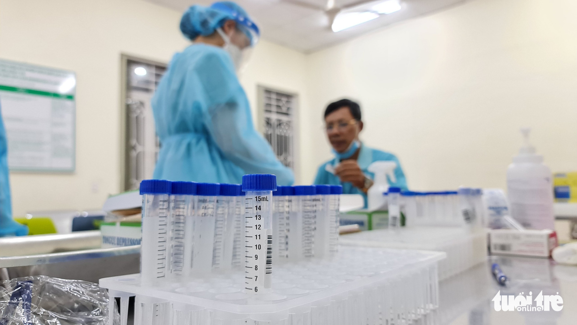 COVID-19 tests are performed at 175 Military Hospital in Ho Chi Minh City, February 8, 2021. Photo: Tran Chinh / Tuoi Tre