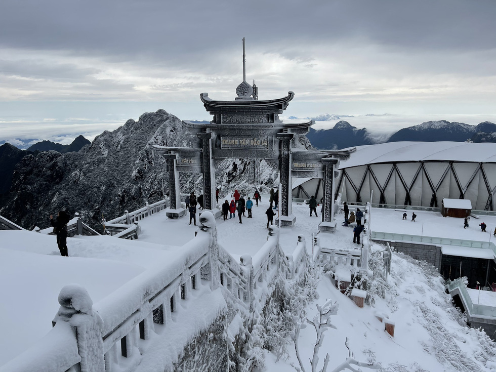 Snow covers Mount Fansipan, February 9, 2021. Photo: To Ba Hieu / Tuoi Tre