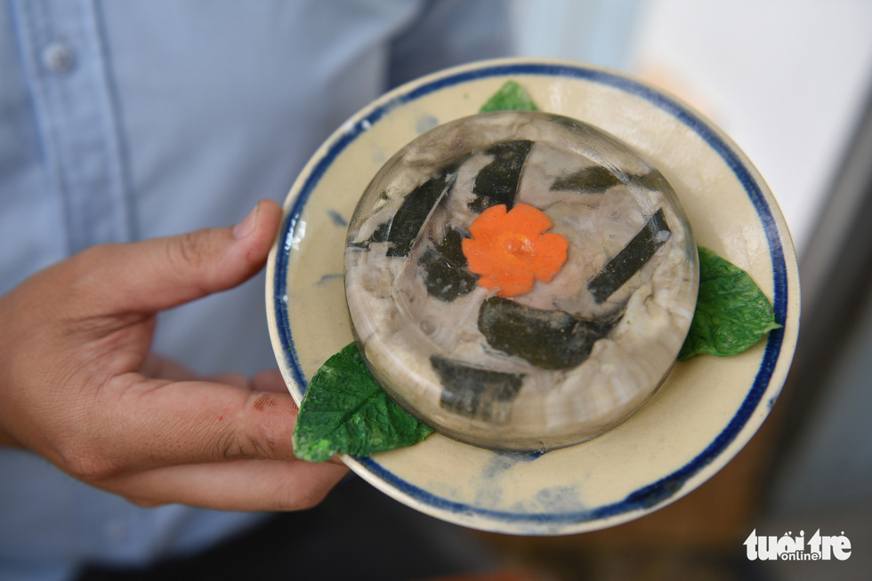 A plate of jellied meat, another famous dish of Tet banquet in northern Vietnam. Photo: Ngoc Phuong / Tuoi Tre