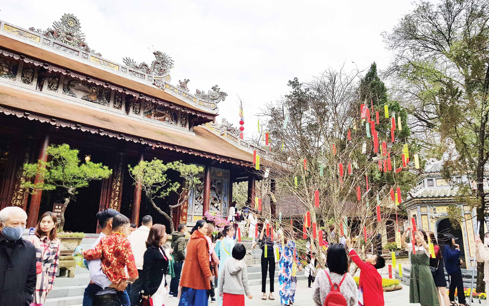 Visitors are seen at Tu Hieu Pagoda in Thua Thien-Hue province. Photo: Minh An / Tuoi Tre