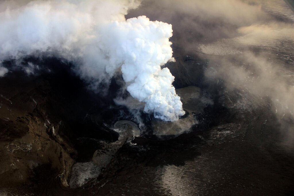Ash and steam billow out from the crater of the Grimsvotn volcano in May 2011. Photo: AFP