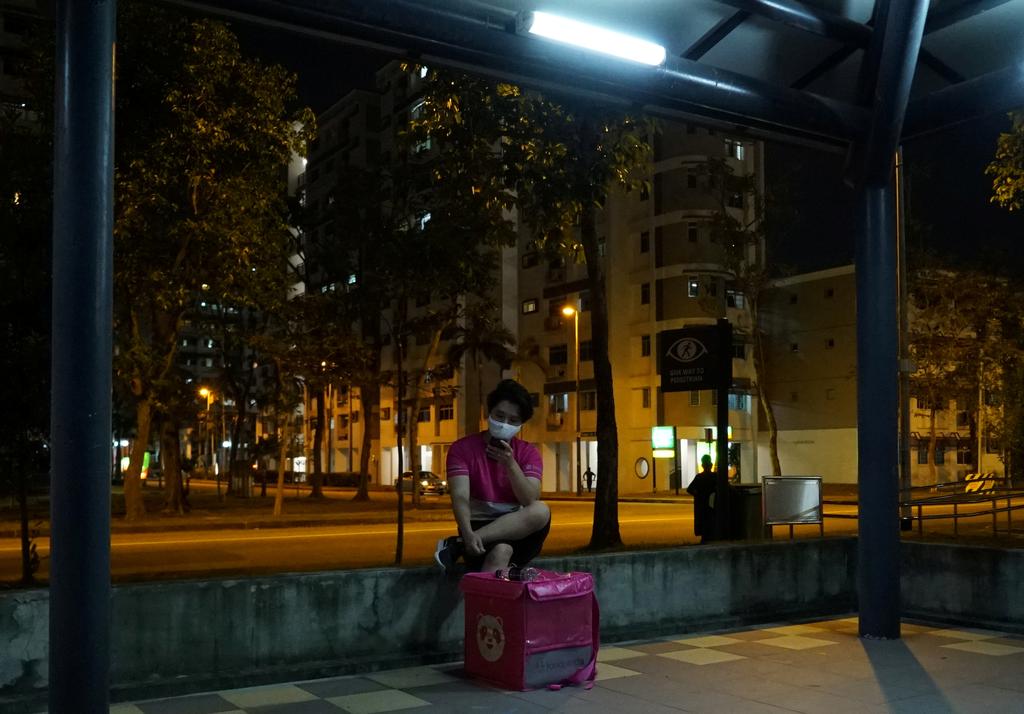 Classical orchestra conductor-turned food delivery driver, Chiya Amos, video-calls his wife after finishing a late shift, amid the coronavirus disease (COVID-19) outbreak, in Singapore March 9, 2021. Photo: Reuters